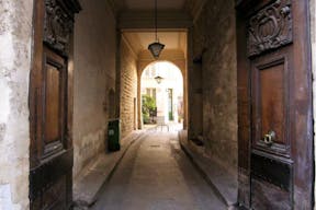 Bright Showroom in Le Marais - Image 8