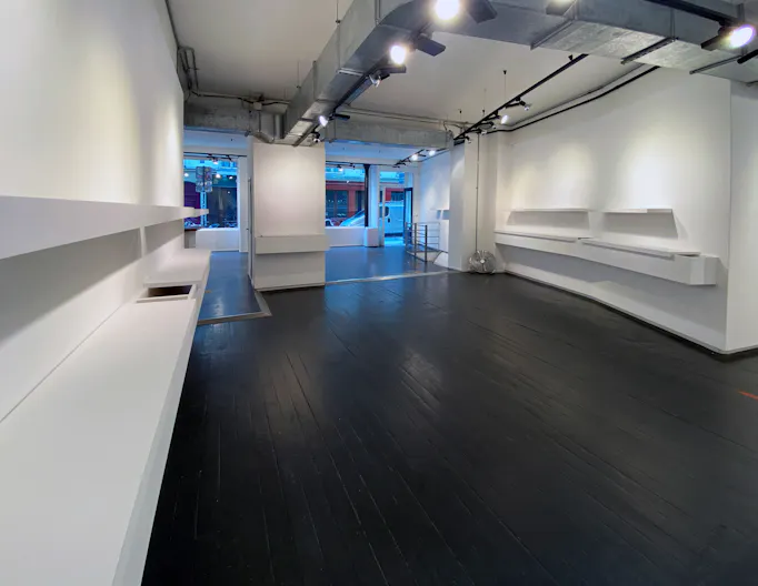 Fashion Week Showroom in Le Marais - Image 2