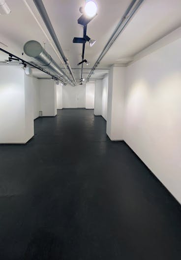 Fashion Week Showroom in Le Marais - Image 4