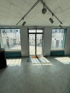 Butte Montmartre - excellente visibilté et flux de passants constant - entre 20 et 150 m2  - Image 2