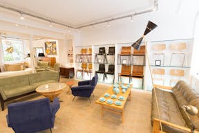 Pop-Up Store in Busy Palais-Royal - Image 2