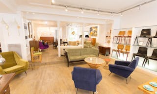 Pop-Up Store in Busy Palais-Royal - Image 3