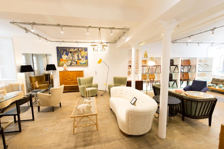 Pop-Up Store in Busy Palais-Royal - Image 4