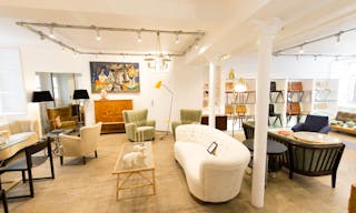 Pop-Up Store in Busy Palais-Royal - Image 4