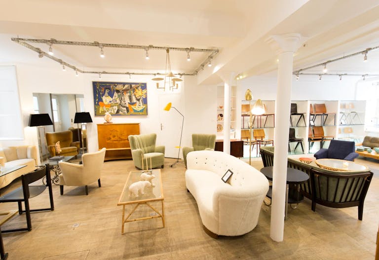 Pop-Up Store in Busy Palais-Royal - Image 4