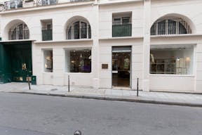 Pop-Up Store in Busy Palais-Royal - Image 5