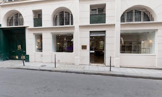 Pop-Up Store in Busy Palais-Royal - Image 5