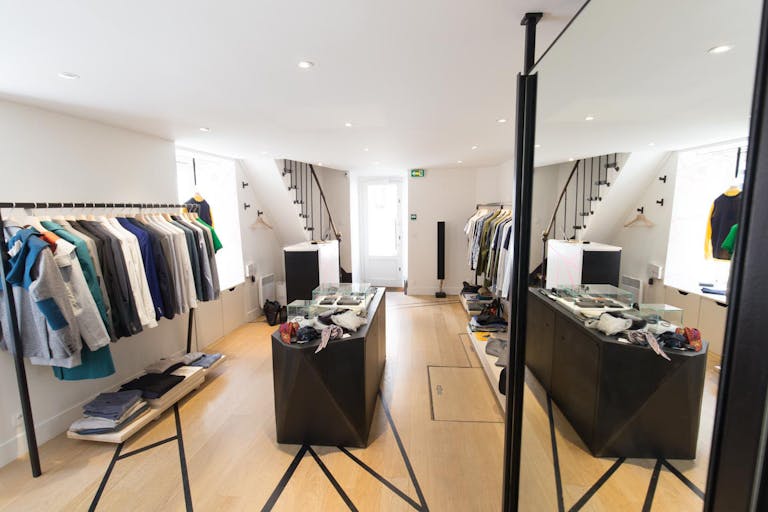 Boutique in Bustling Le Marais - Image 0