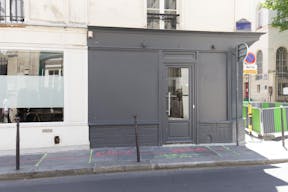 Boutique in Bustling Le Marais - Image 5