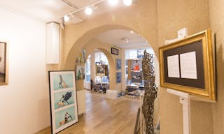 Unique Pop-Up Gallery in Le Marais - Image 2