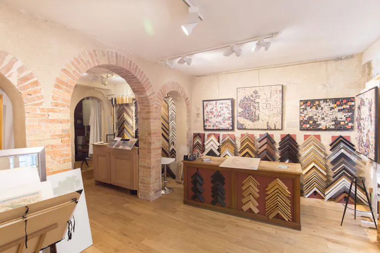 Unique Pop-Up Gallery in Le Marais - Image 3