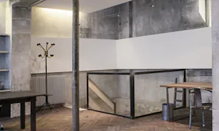 Showroom in Enfants-Rouges - Image 2