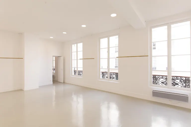 Bright Pop-Up Space in Le Marais - Image 2
