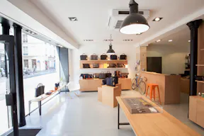 Stylish Pop-Up Store in Le Marais - Image 1