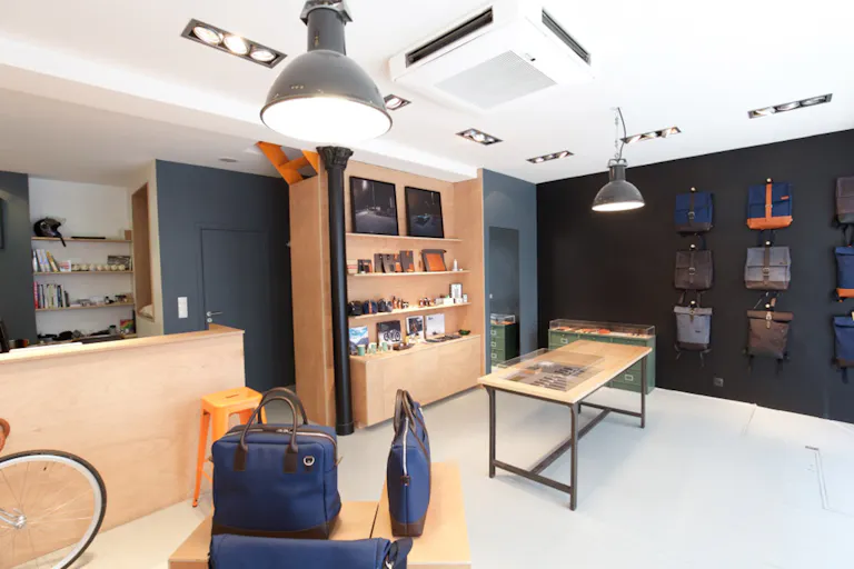 Stylish Pop-Up Store in Le Marais - Image 2