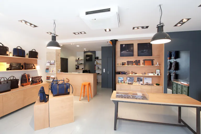Stylish Pop-Up Store in Le Marais - Image 3