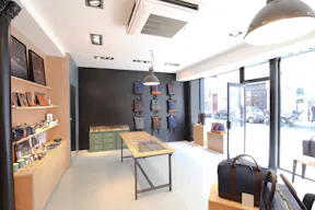 Stylish Pop-Up Store in Le Marais - Image 4