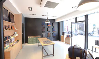 Stylish Pop-Up Store in Le Marais - Image 4
