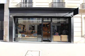Stylish Pop-Up Store in Le Marais - Image 6