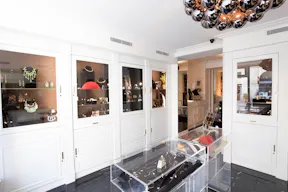 Stylish Boutique in Le Marais - Image 3