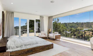 Villa in Beverly Hills - Pool - Scenic Outlook - Image 14