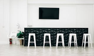 Bright and clean open space for creatives and events - Image 2