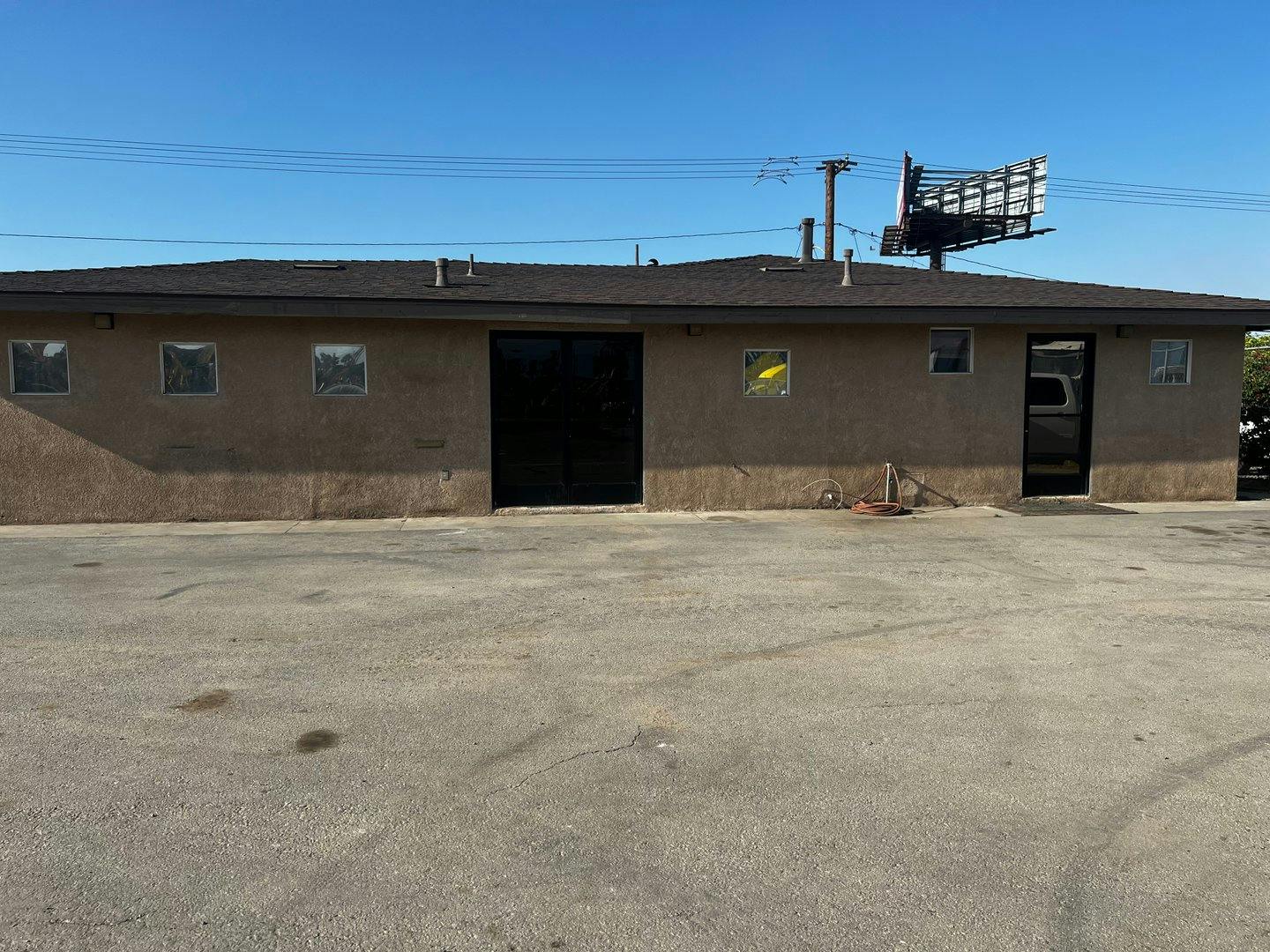 1,800 sq ft Industrial Office Space on Commercial Lot