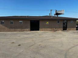 Large Commercial lot with 1800 sq ft Office space - Image 11