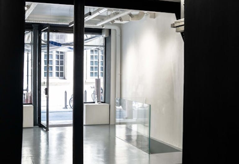 central Marais showroom 50 square meters - Image 1