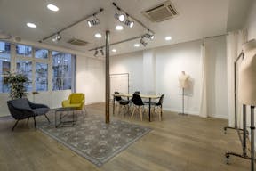 Showroom on rue de Turenne - Image 2