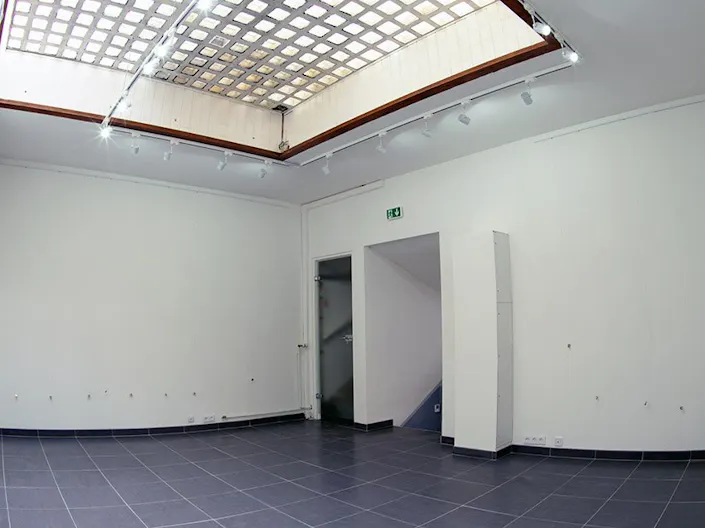 Cosy Art Gallery in Le Havre - Image 1