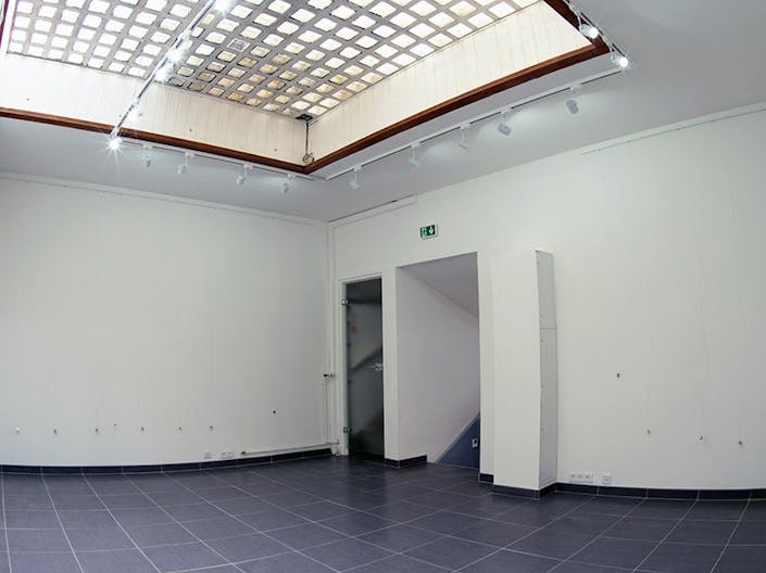 Cosy Art Gallery in Le Havre - Image 1