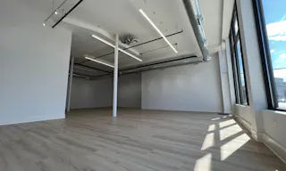 Minimal & Versatile White Wall Gallery Storefront perfect for Art Exhibitions, Pop-Up Shops, and Events - Image 4