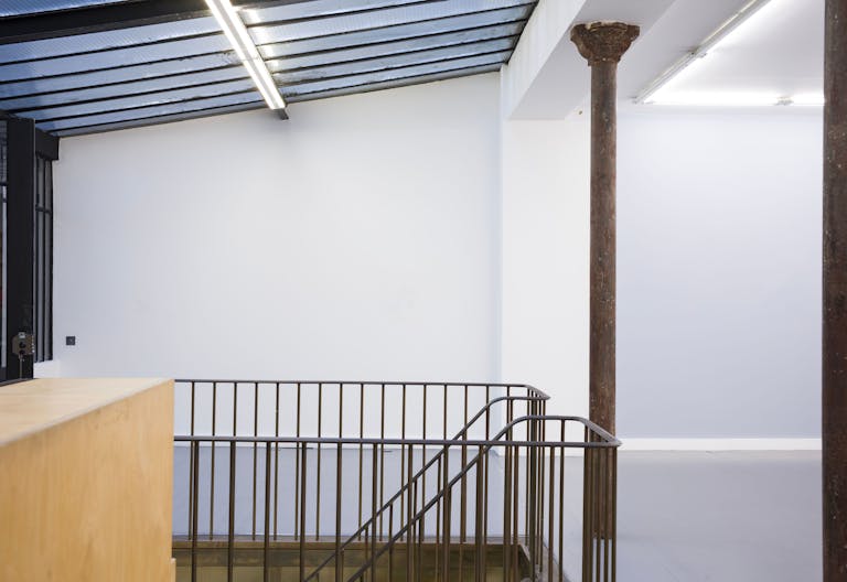 Iconic Pop-Up Gallery in Le Marais - Image 2