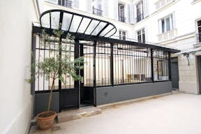 Iconic Pop-Up Gallery in Le Marais - Image 8