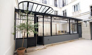 Iconic Pop-Up Gallery in Le Marais - Image 8