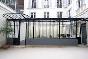 Iconic Pop-Up Gallery in Le Marais - Image 9