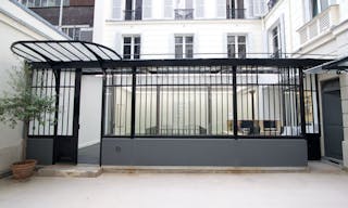 Iconic Pop-Up Gallery in Le Marais - Image 9