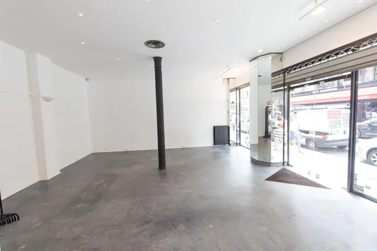 Pop-Up Store in Palais-Royal - Image 3