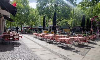 Light-Filled Rooftop Loft with Skyline Views at Kurfürstendamm - Image 9