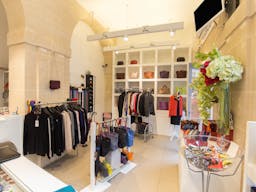 Boutique in Busy Le Marais - Image 4