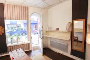 Petite Boutique in Le Marais - Image 5