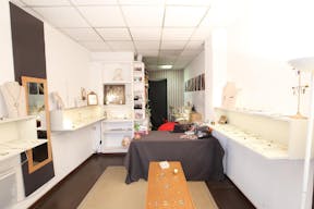 Petite Boutique in Le Marais - Image 7