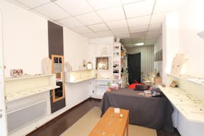 Petite Boutique in Le Marais - Image 8