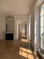 Classic Parisian apartment in the very center of Paris - Image 10