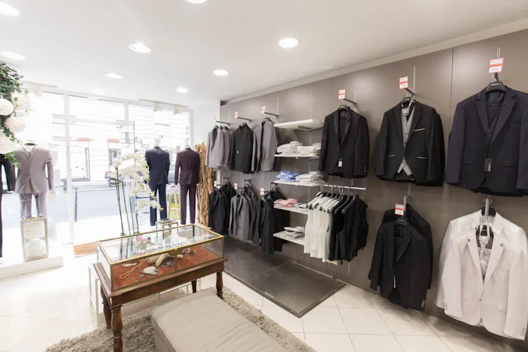 Immaculate Shop in Le Marais - Image 2