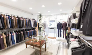 Immaculate Shop in Le Marais - Image 3