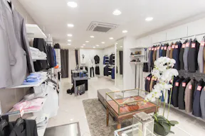 Immaculate Shop in Le Marais - Image 5