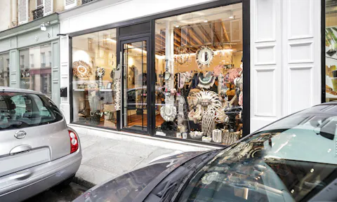 Bright Le Marais Boutique - Shared Space - Image 0