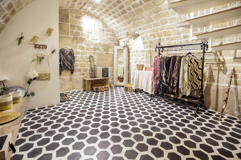 Bright Le Marais Boutique - Shared Space - Image 1